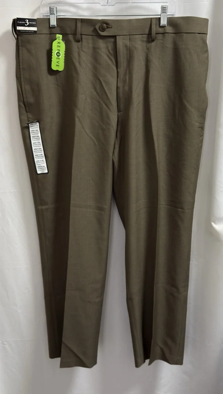 Haggar Men’s E-Clo Dress Pant Classic Fit Khaki Brown Size 40x29 40 No Iron
